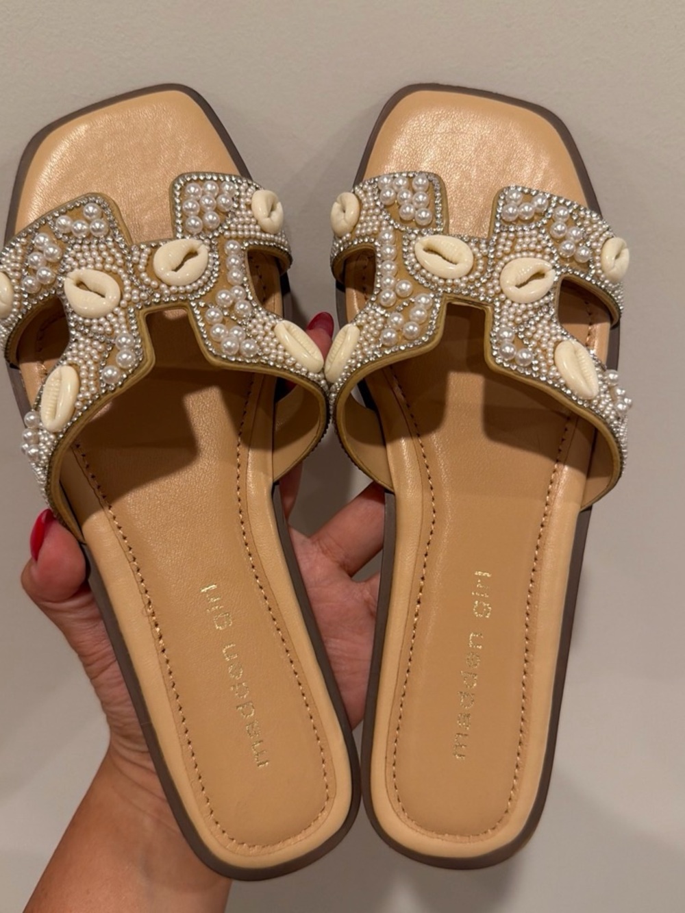 🎀MADDEN GIRL~Beaded Shell Embellished Tan Slide Sandals - SIZE 6